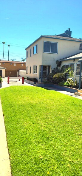 410 #4 Exterior 1 B - 410 E 99th St