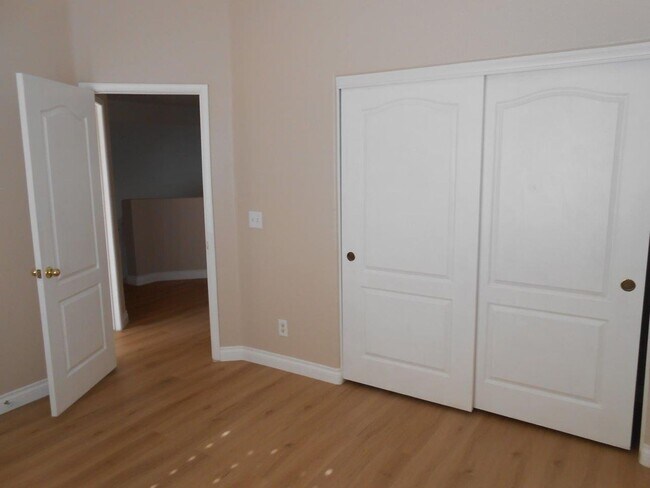 Building Photo - Great 2 Story Home in the NW