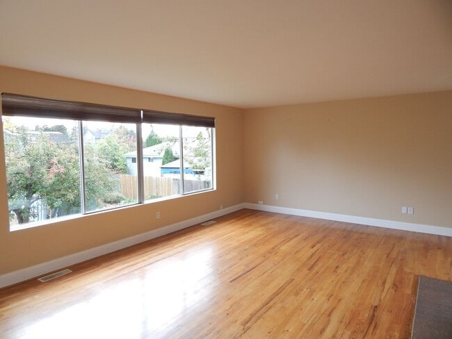 Building Photo - Seattle Northgate single family house 4 be...