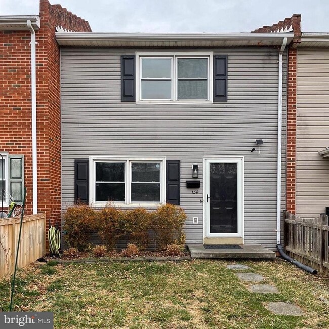 Building Photo - 136 Scott St