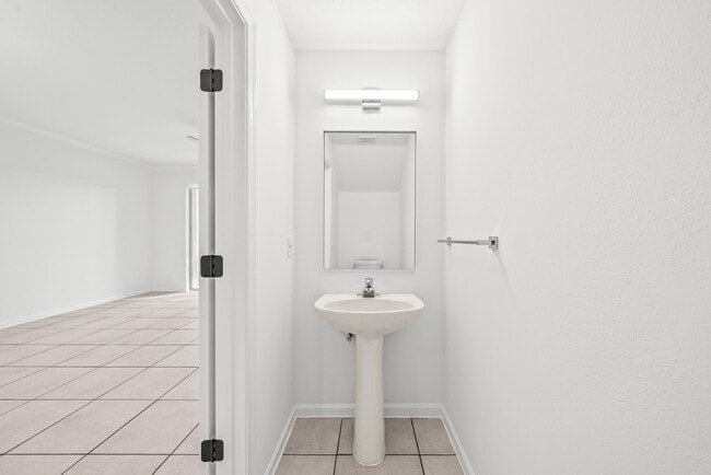 Building Photo - 8024 Briantea Dr