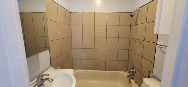 Building Photo - Nice 1 bedroom back home