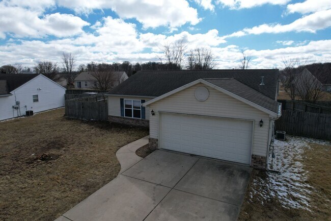 Building Photo - SUBLEASE - Three Bedroom Single Family Home with Fenced Backyard