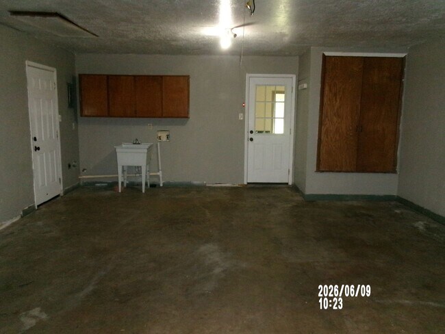 Building Photo - Very nice Home located in the Austin Area!
