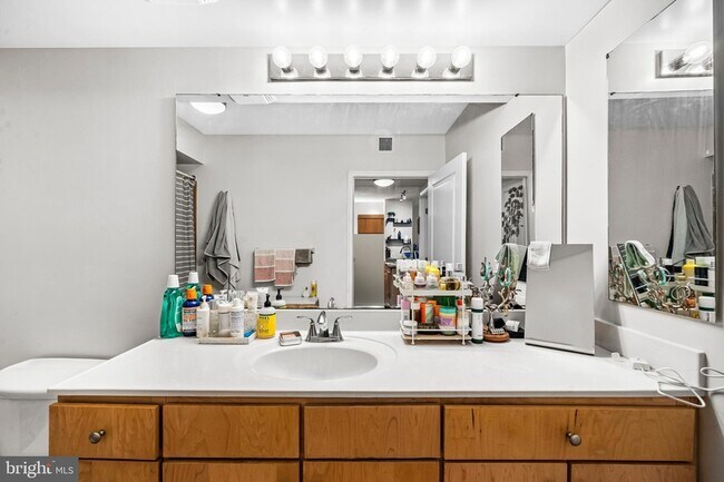 Building Photo - 631 D St NW