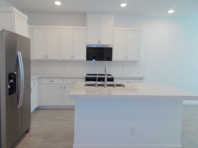 Building Photo - Welcome to Alderidge Townhomes!