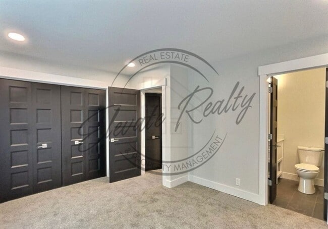 Building Photo - RENT SPECIAL: 1/2 OFF FIRST MONTHS RENT! M...
