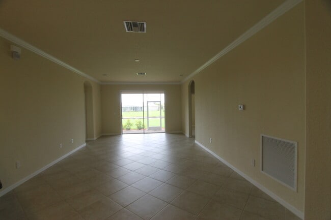 Building Photo - **NEW PHOTOS COMING SOON*** REFLECTION LAK...