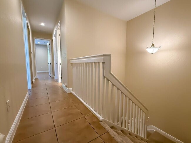Building Photo - 6966 Julia Gardens Dr