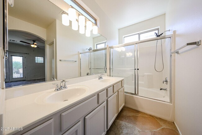 Building Photo - 4112 E Barwick Dr