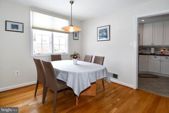 Building Photo - 854 N Liberty St