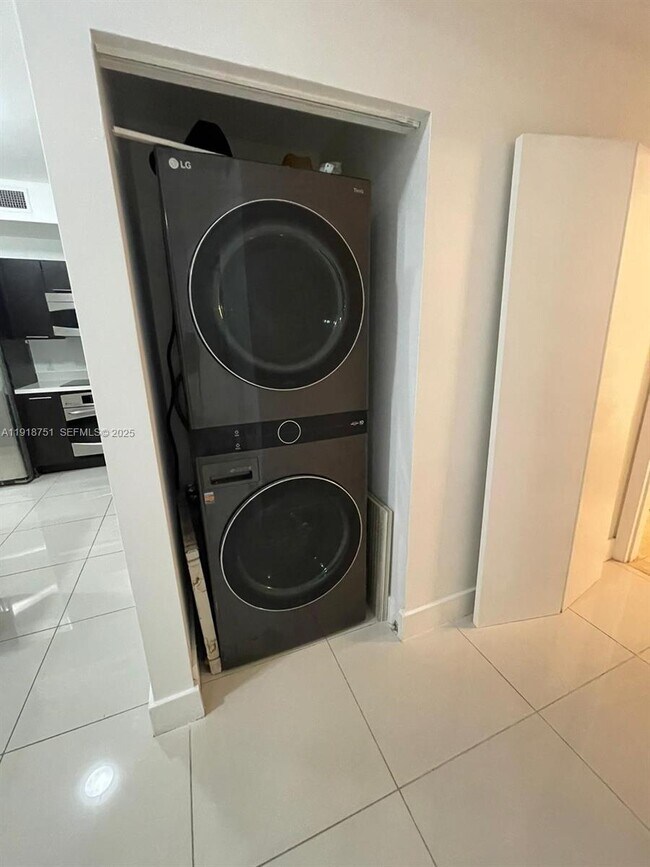 Building Photo - 90 SW 3rd St