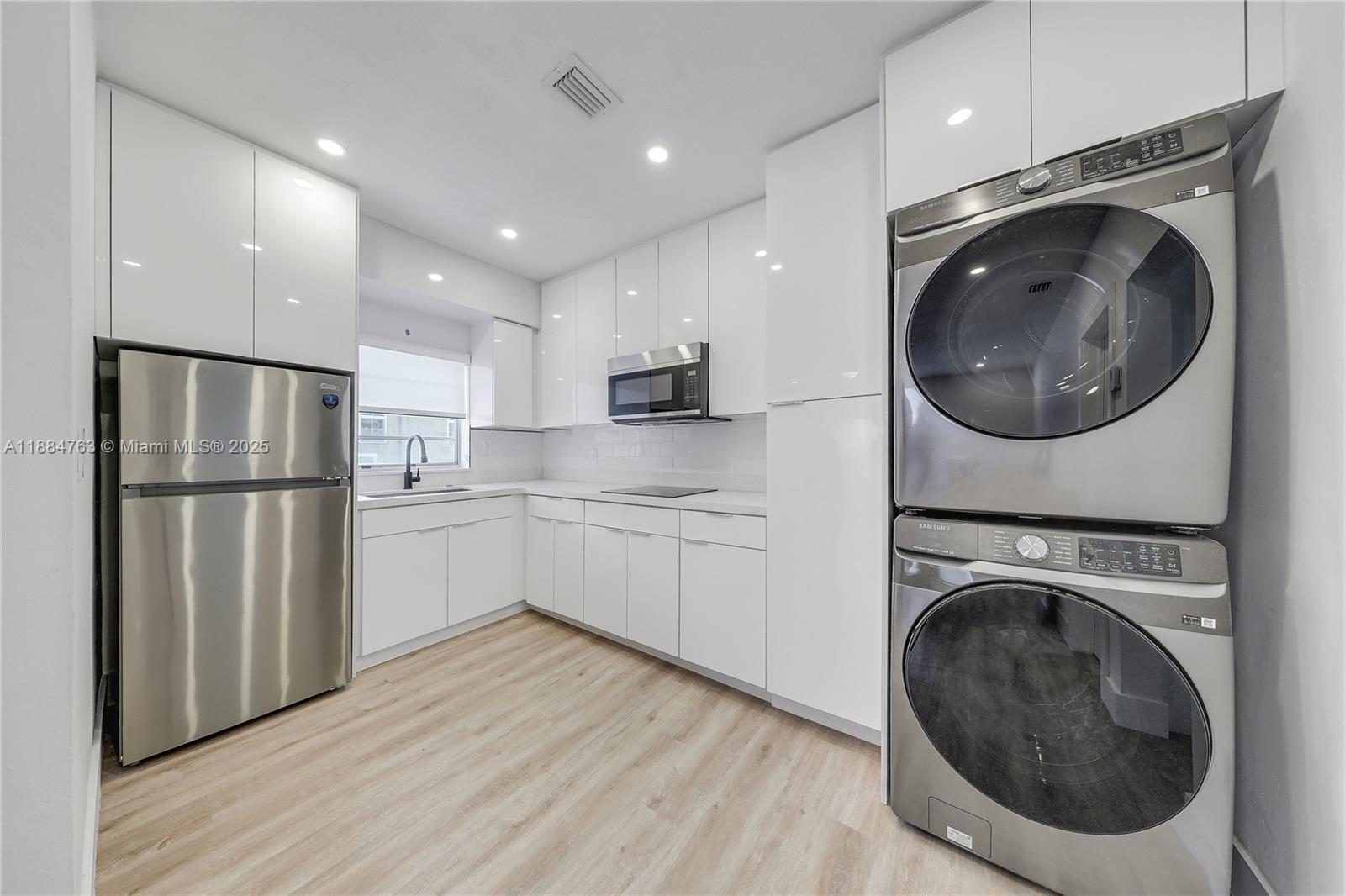 Building Photo - 2464 SW 22nd St