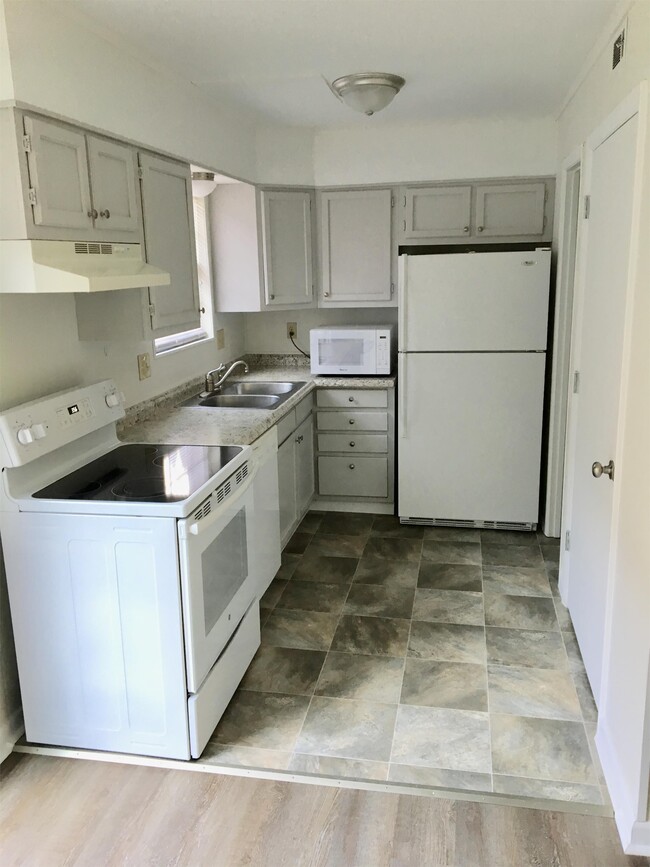 Building Photo - 6820 Linville Dr