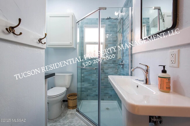 Building Photo - 3275 E Pima St