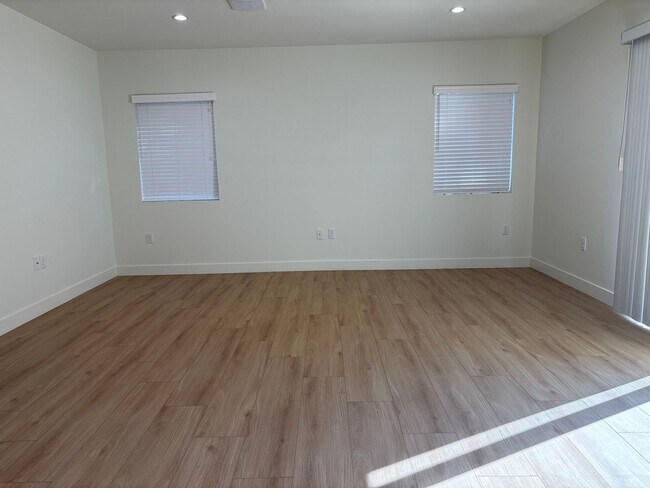 Building Photo - 11248 Lull St