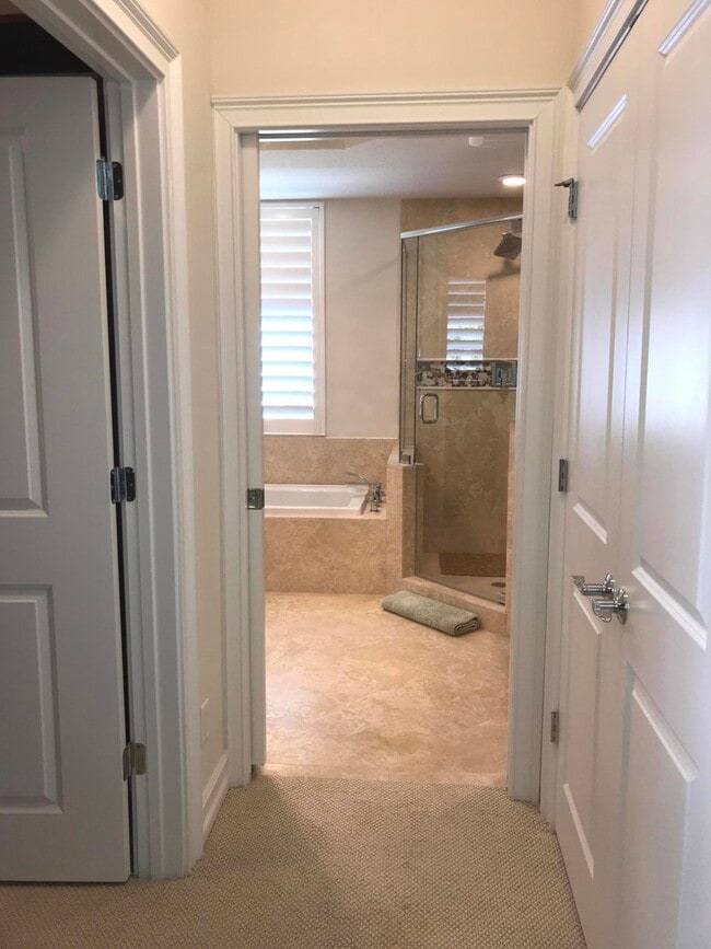Building Photo - 431 Bay Colony Dr N