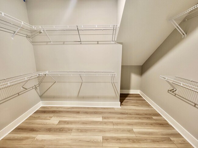 Building Photo - Like new in Midtown - 3 bedrooms plus additional flex spaces - Nexton