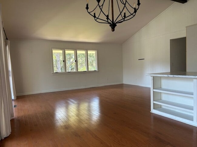 Building Photo - FREE MONTH OF DECEMBER 2025 Beach, 2nd row