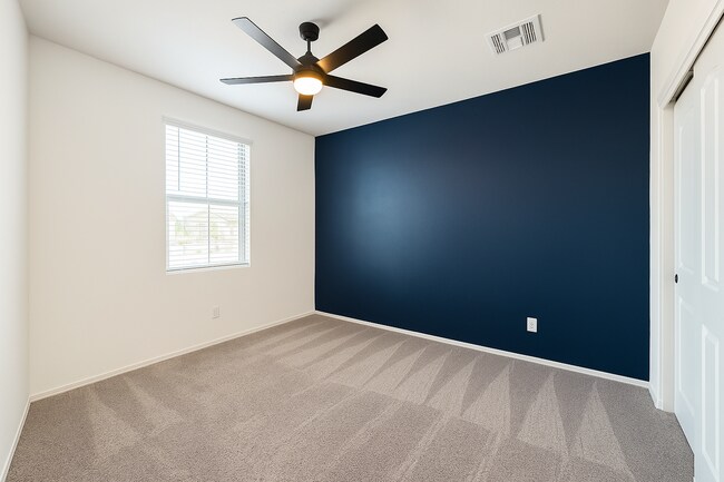 Building Photo - Like New Northwest 3 Bedroom