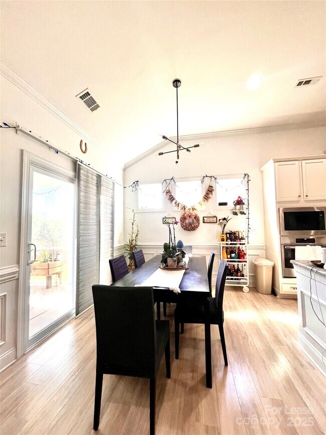 Building Photo - 1101 Waterlily Dr