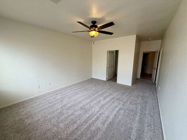 Building Photo - 2540 W Hawks Eye Ave