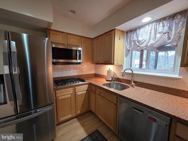 Building Photo - 8140 Drayton Ln