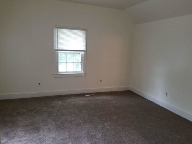 Building Photo - Chesapeake City 2BR/1BA Home for only $120...