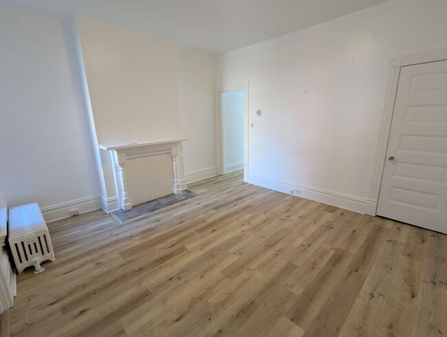 Building Photo - 4 Bedroom 1 Bathroom Single Family Home in...