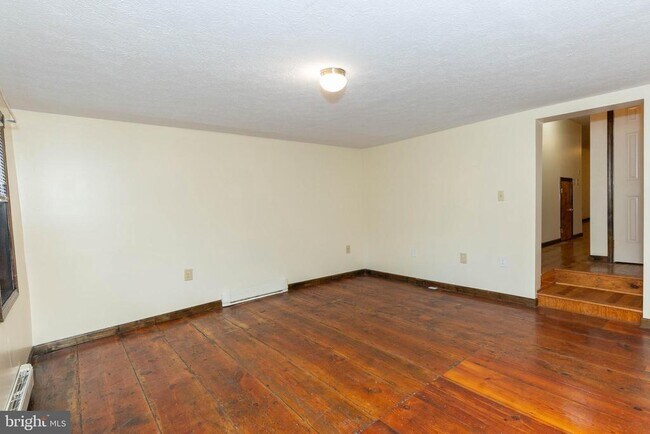 Building Photo - 218 S West St