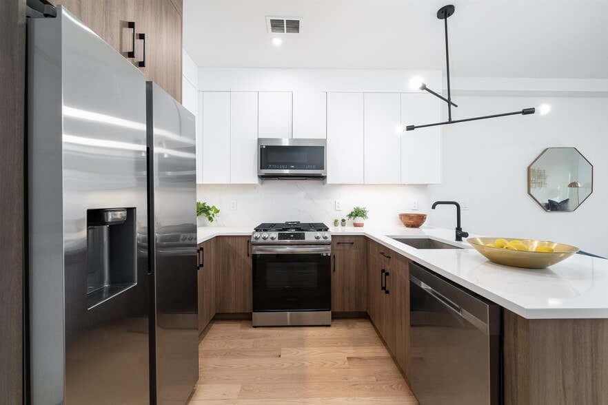 Building Photo - 10 Brinkerhoff St