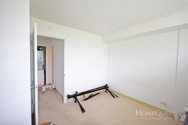 Building Photo - View!  2/1/1 - Mountain View Terrace - $23...
