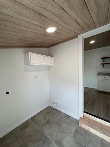 Building Photo - 1012 E 5th Ave