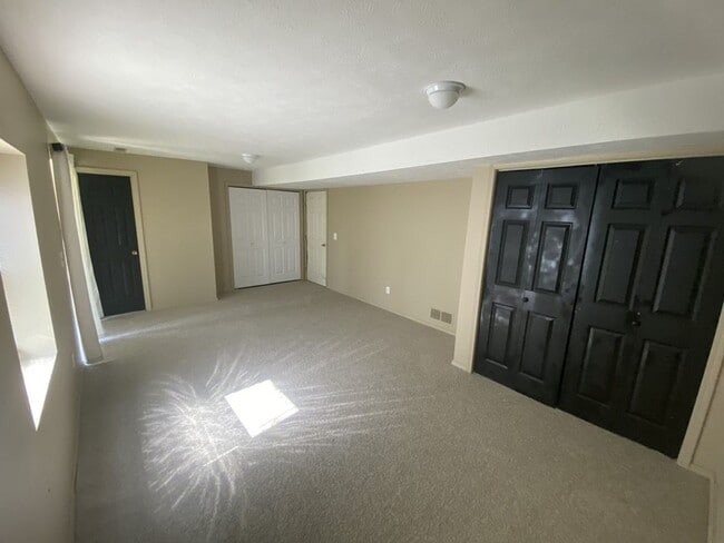 Building Photo - 3 Bedroom Duplex