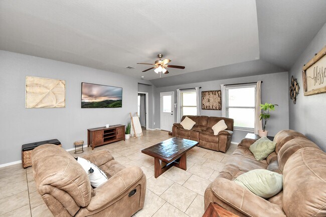 Building Photo - 3030 Dripping Springs Ct