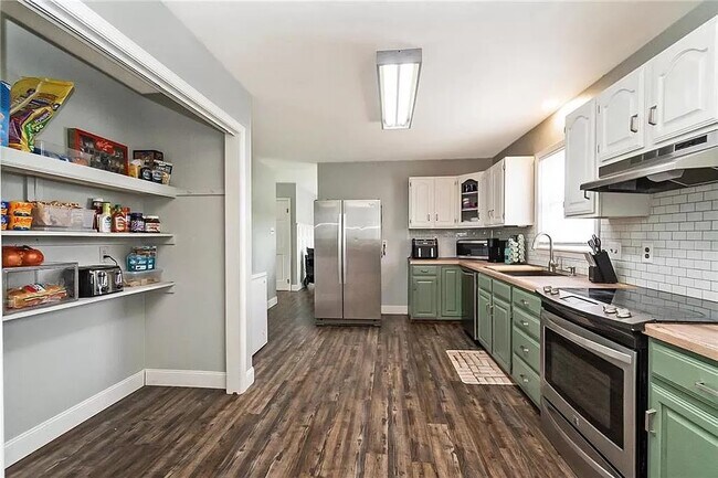 Building Photo - 723 Lehigh St