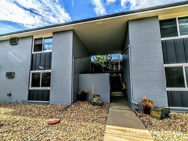 Building Photo - 3043 17th Ave