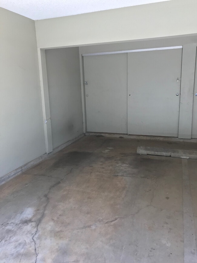 Building Photo - 271NKH