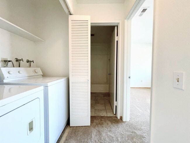 Building Photo - Upper Level Condo in The Villas of Calavera Hills!