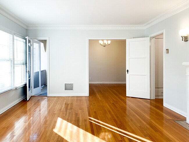 Building Photo - 452 S New Hampshire Ave