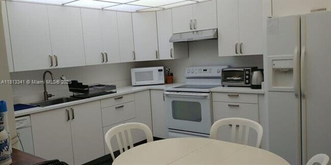 Building Photo - 251 Crandon Blvd