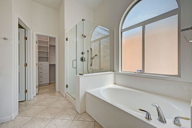 Building Photo - Beautiful 3 Bedroom Single Story Home in A...