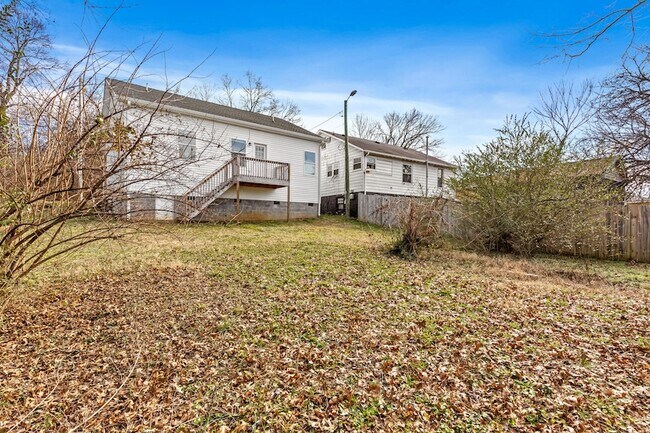 Building Photo - 1213 N Chamberlain Ave
