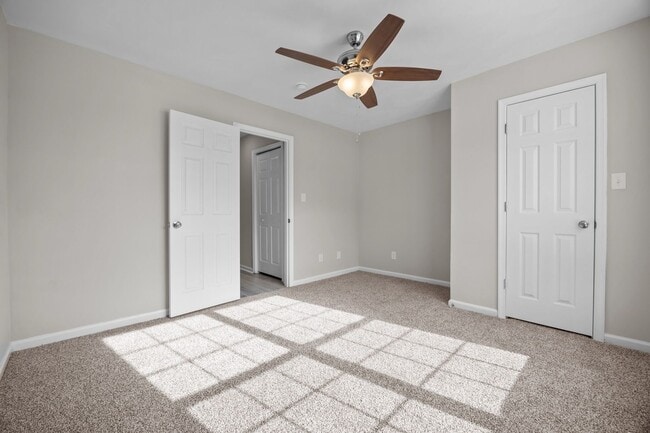 Building Photo - Portsmouth/5 bed 2 bath/Ready for quick move in!!