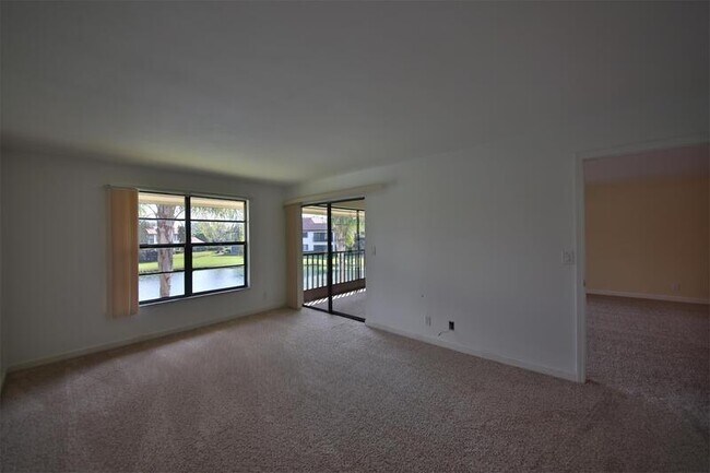 Building Photo - 400 Misty Pines Cir