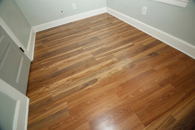 Bedroom 2 - 517 E Burleigh St
