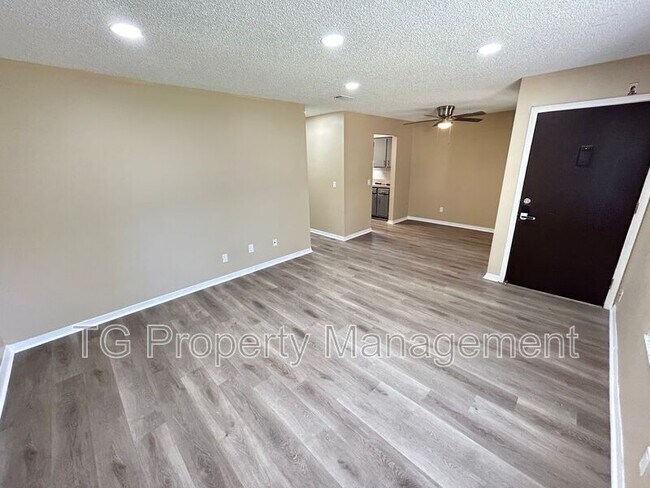 Building Photo - 467 Lombard St