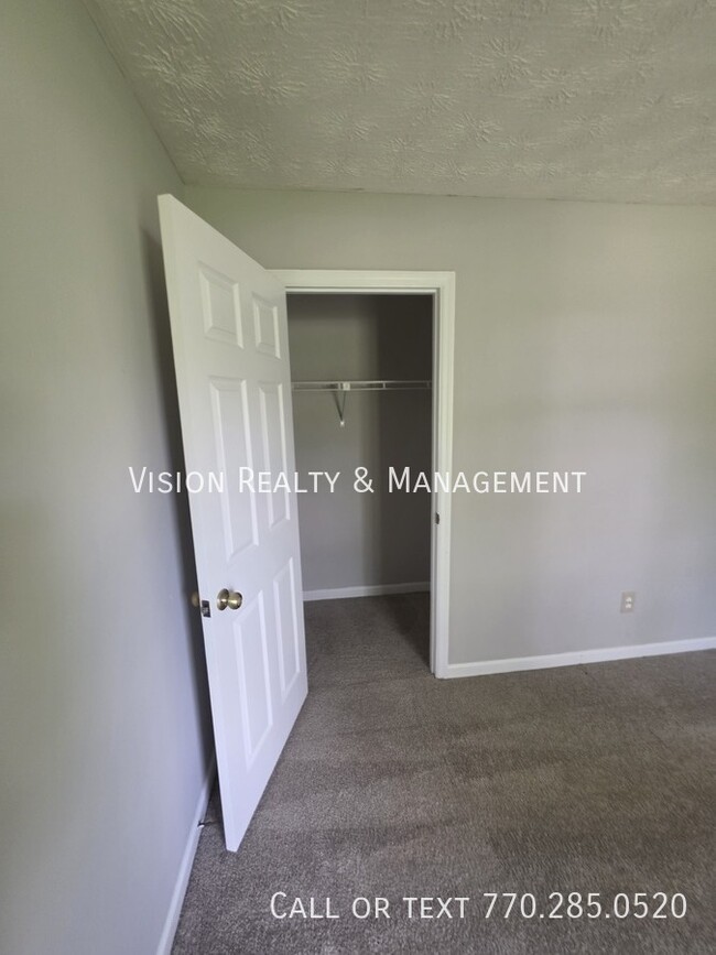 Building Photo - 985 S Lassetter Cir