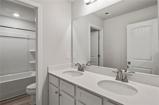 Building Photo - 213 Chiswick Lp