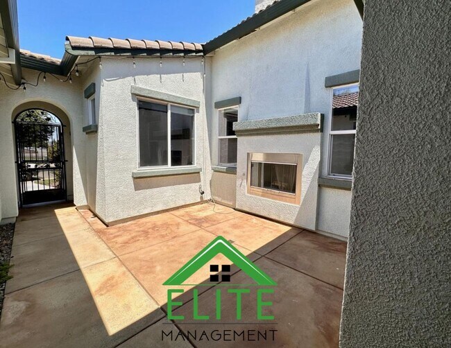 Building Photo - Stunning 4-Bedroom, 3.5-Bath Home